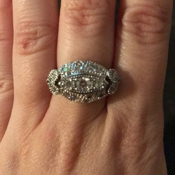 Beautiful silver ring. - Picture 3 of 4